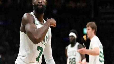 里夫斯创个人得分新高 湖人主场击败步行者